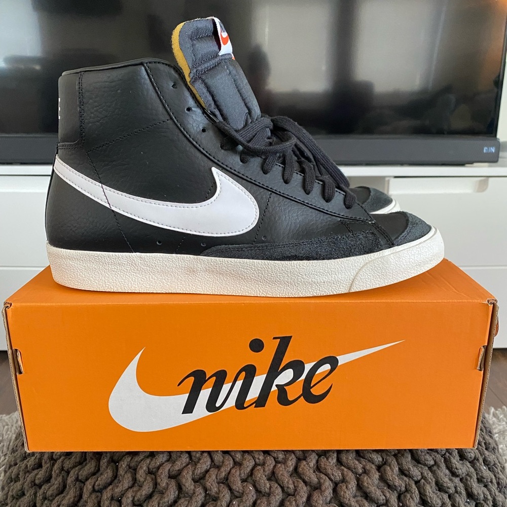 Nike Vintage 77 Blazer (Black)